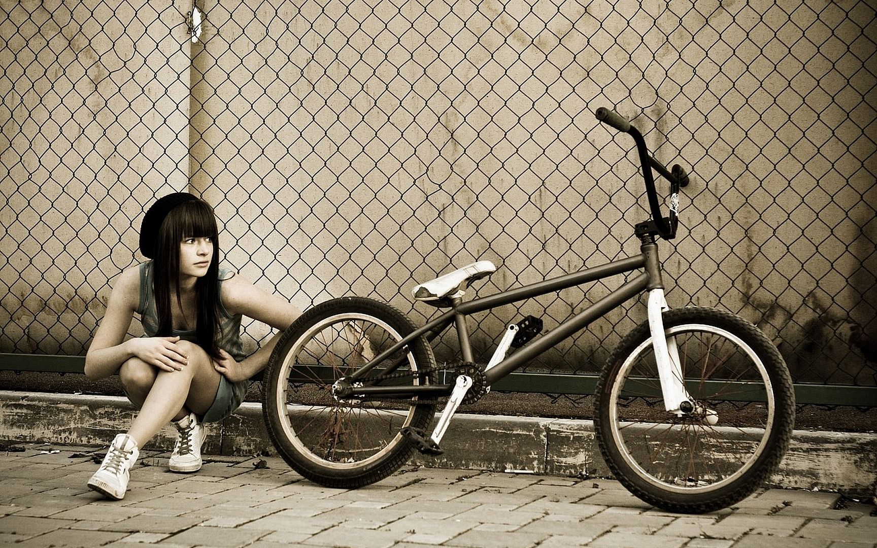 GirlsWall_232.jpg