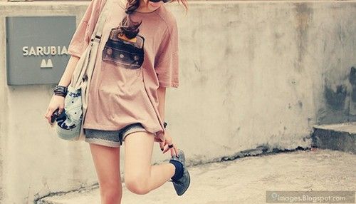  photo short-fashion-girl-shoes-outdoor_large_zpse228c64a.jpg
