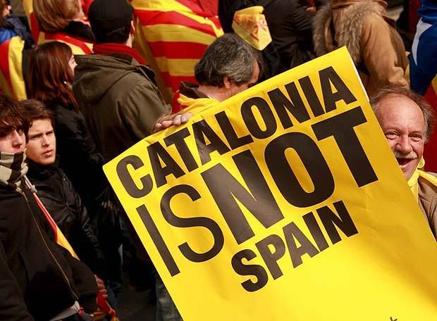 Премьер Каталонии заявил о готовности бороться за независимость региона
