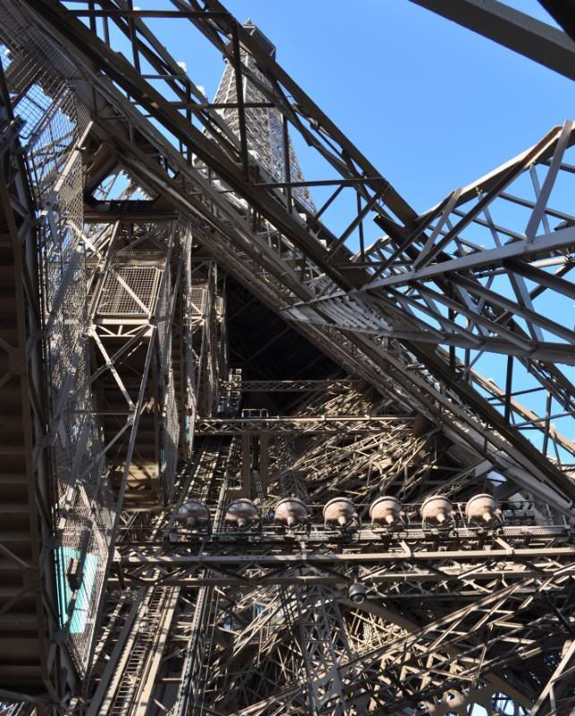 Paris, la ciudad perfecta !!! - Blogs de Francia - 2do dia. Torre Eiffel-Arco del Triunfo-Les Ivalides y mas... (25)