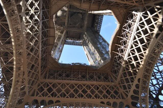 Paris, la ciudad perfecta !!! - Blogs de Francia - 2do dia. Torre Eiffel-Arco del Triunfo-Les Ivalides y mas... (5)